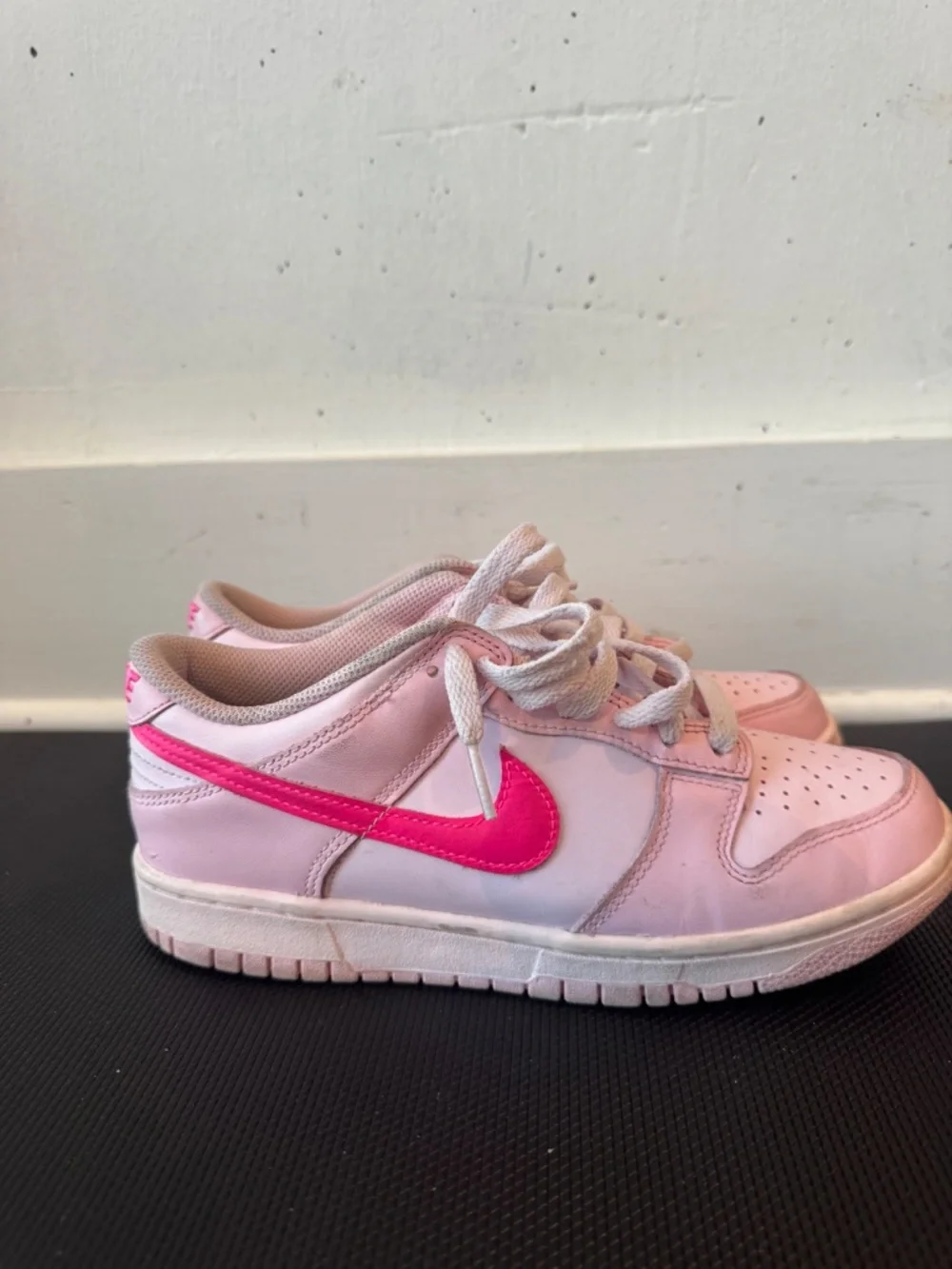 Nike dunk low triple pink